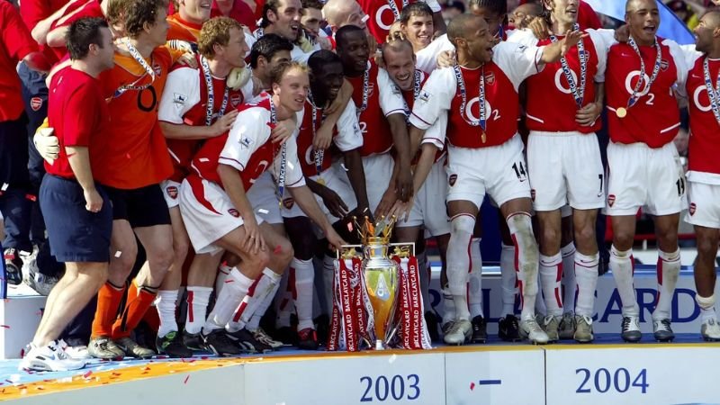 Biểu tượng pháo thủ rực rỡ trong ngày lễ ăn mừng chức vô địch Premier League tại London.