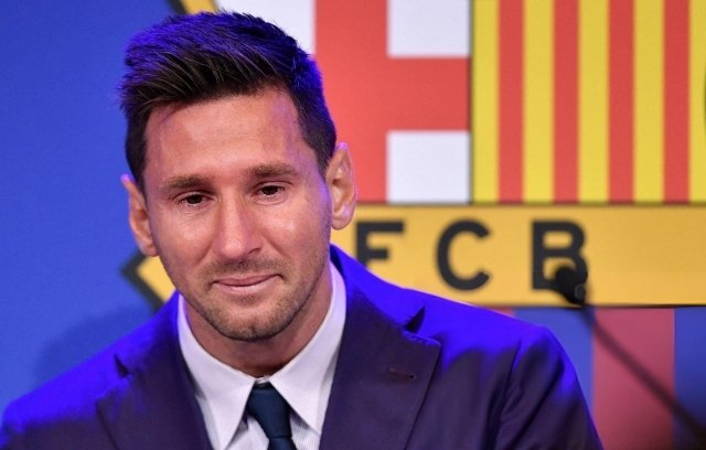 Messi rời Barca trong nước mắt