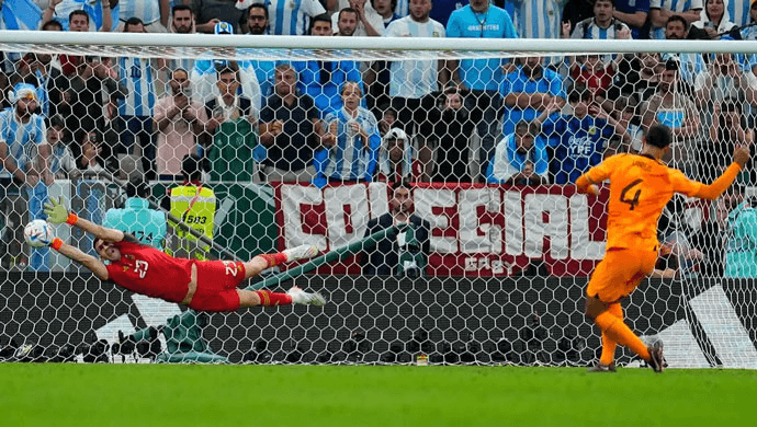 Thủ môn cản phá cú sút penalty