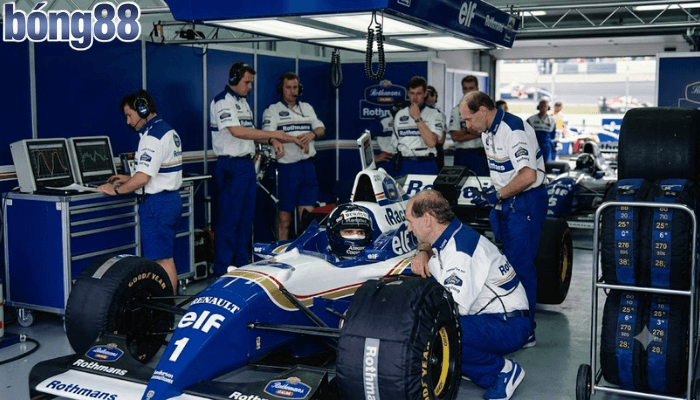 Khởi đầu muộn màng và bước ngoặt sự nghiệp của Damon Hill